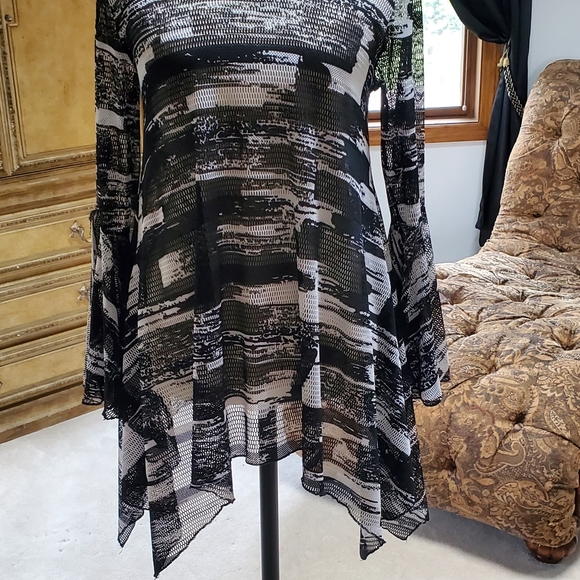 Mesh v-neck - Picture 5 of 8